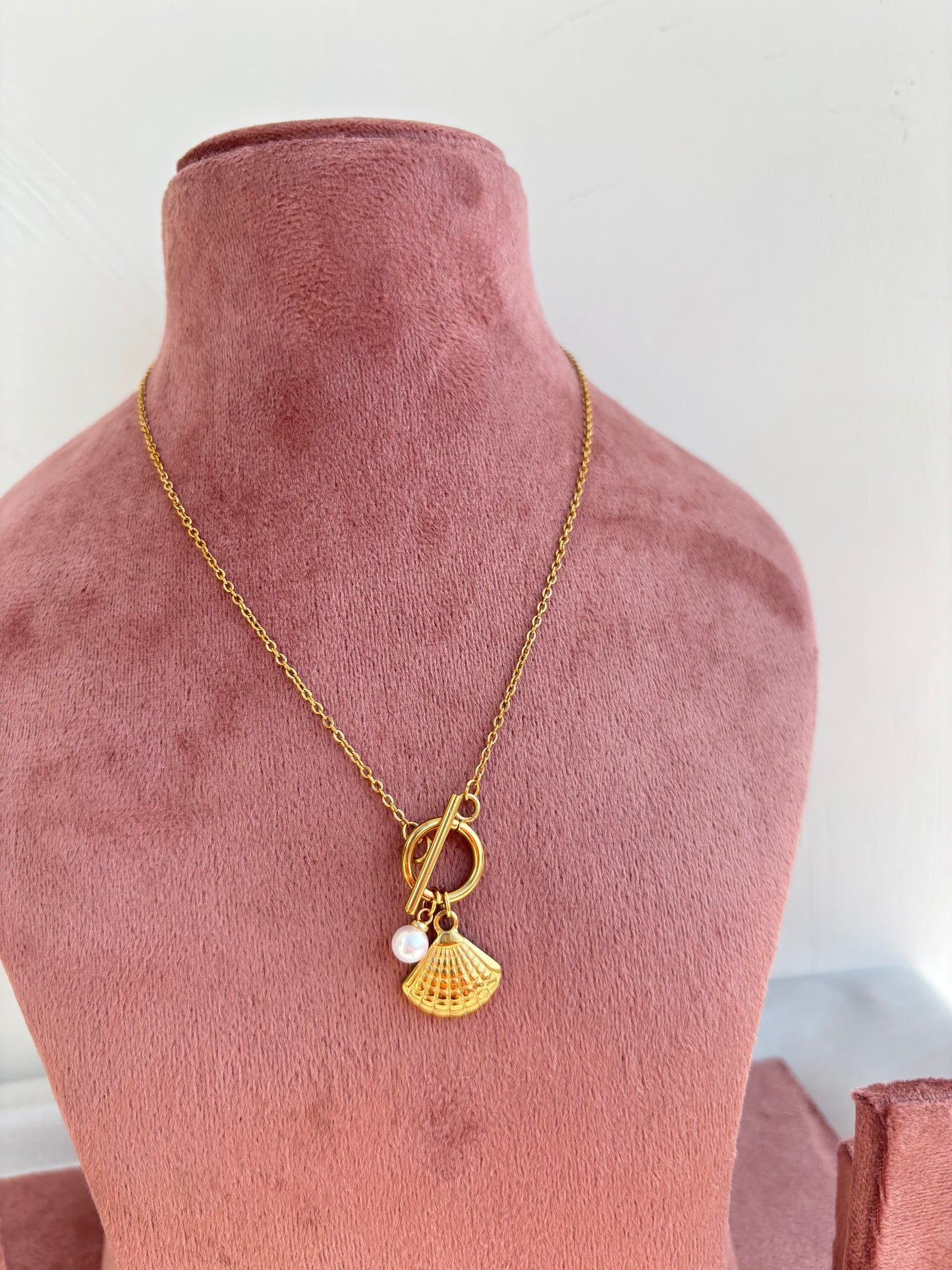 SeaShell Gleam Pendant ๐โจ