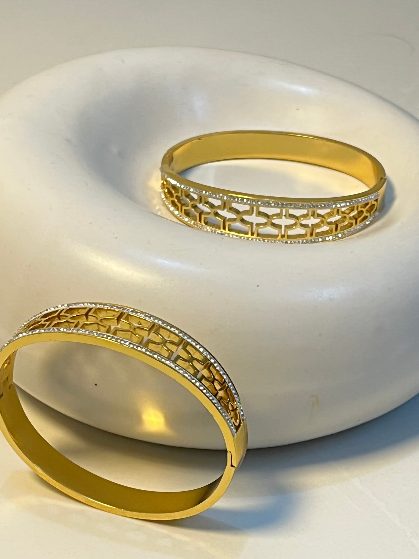 ✨ Celestial Grace Bangles(Antitarnish)