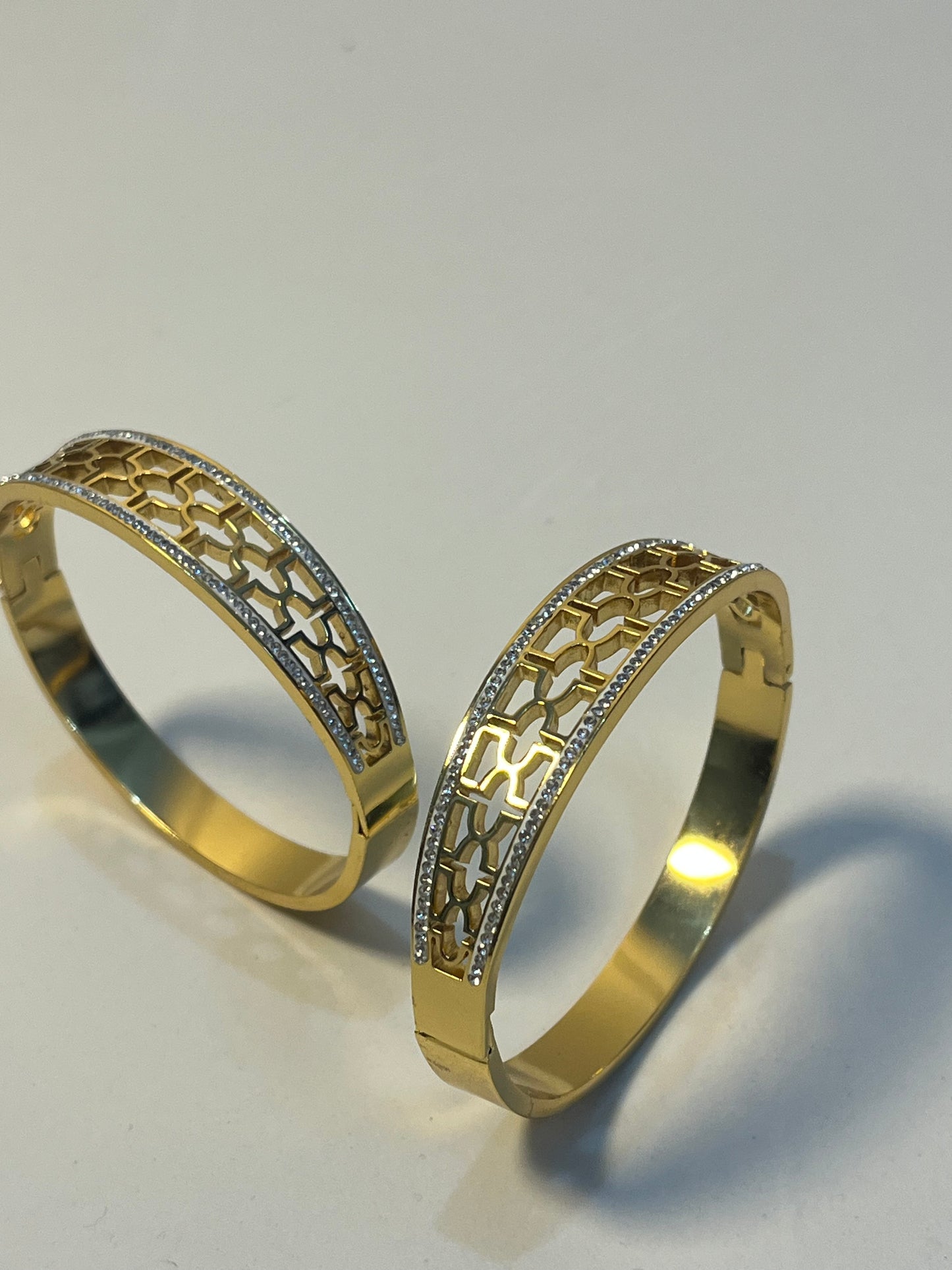 ✨ Celestial Grace Bangles(Antitarnish)