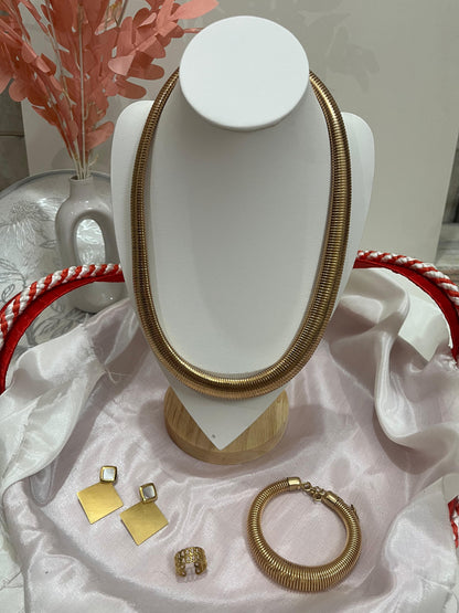 Fashionista💅💖 – Trend Jewelry Set