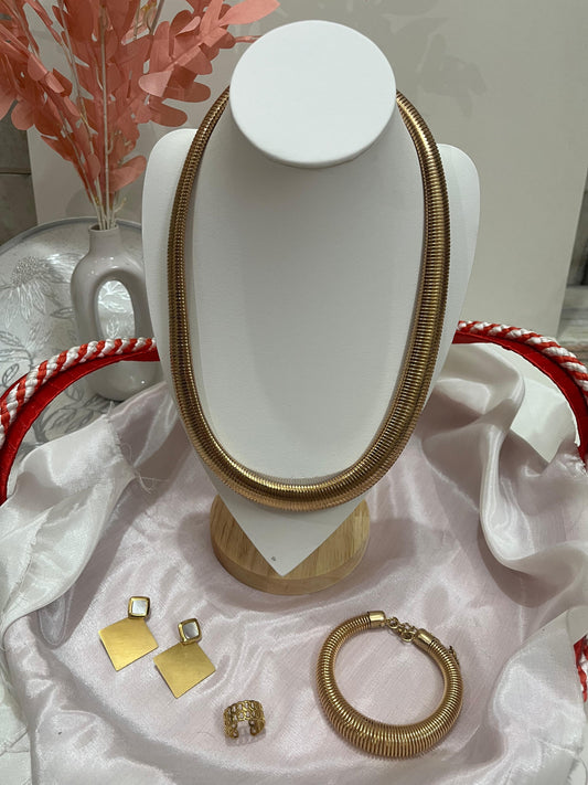 Fashionista💅💖 – Trend Jewelry Set