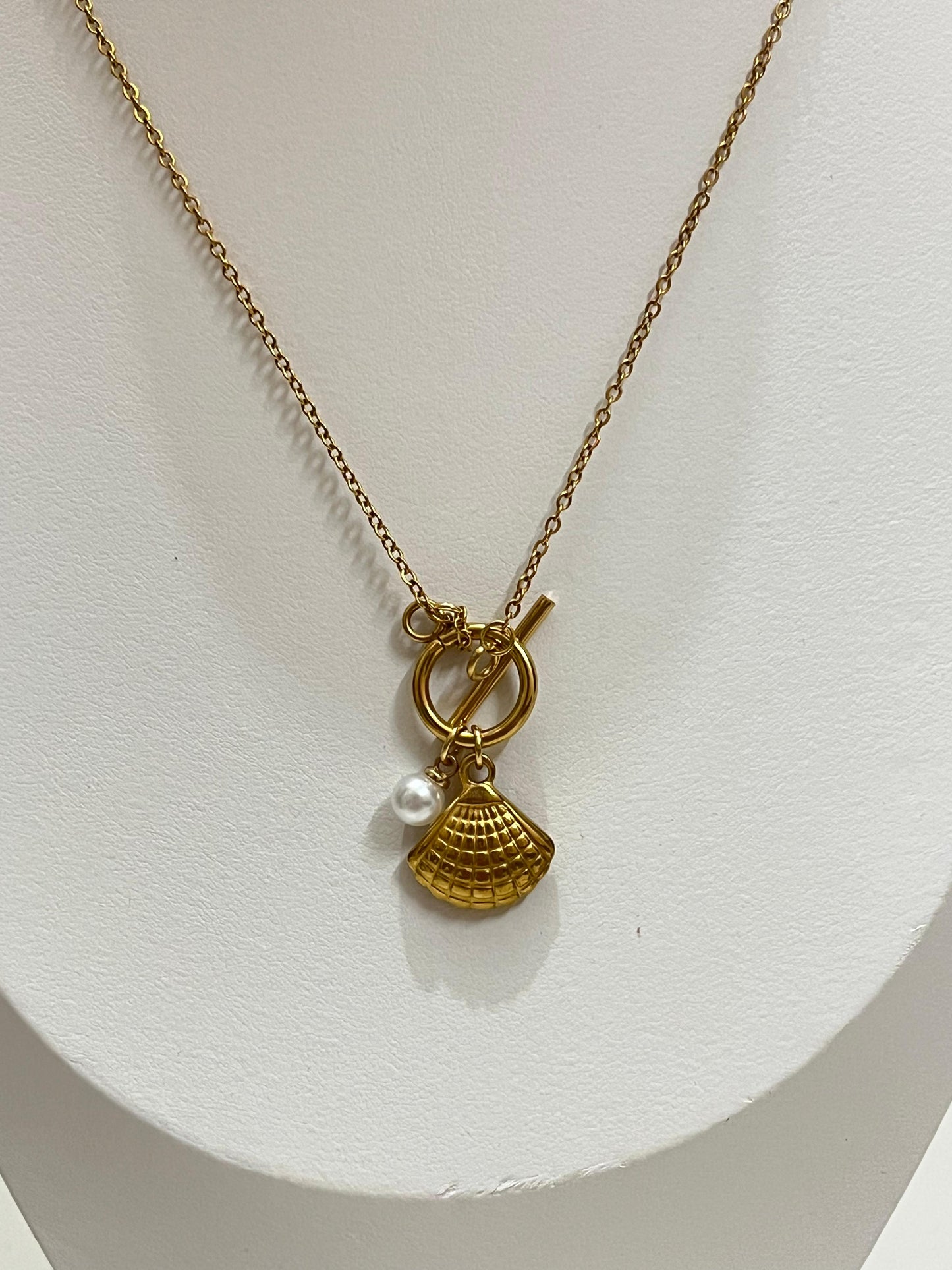 SeaShell Gleam Pendant 🐚✨