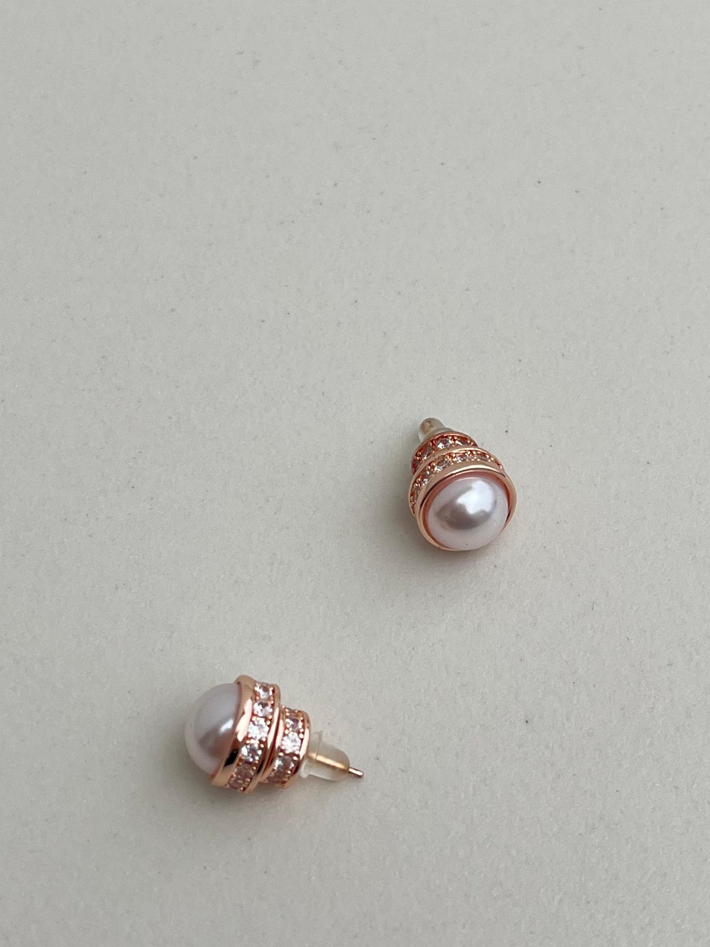 VelvetPearl Earrings🕊️🤍