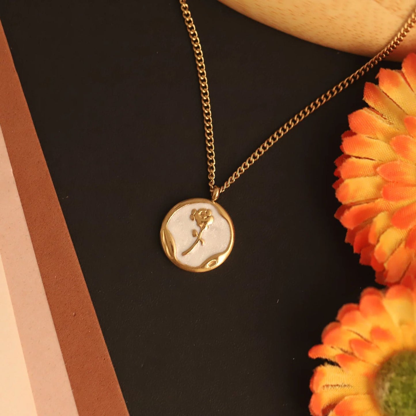 IvoryBloom Pendant 🌹⚪