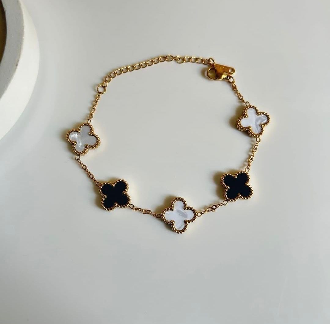 Reversible Clover Bracelet 🖤🤍| Black & White |