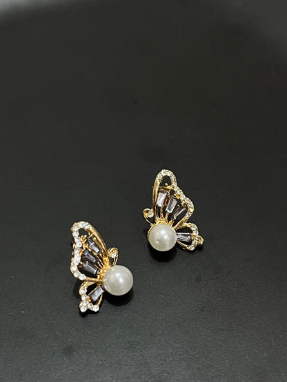 PearlFlit| Grey Earrings🐚🦋