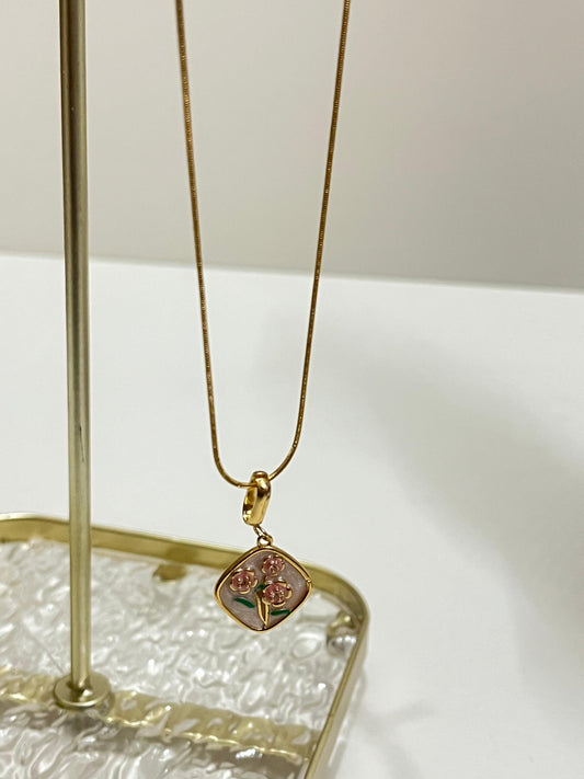 RoséWhirl Pendant🤍🌹