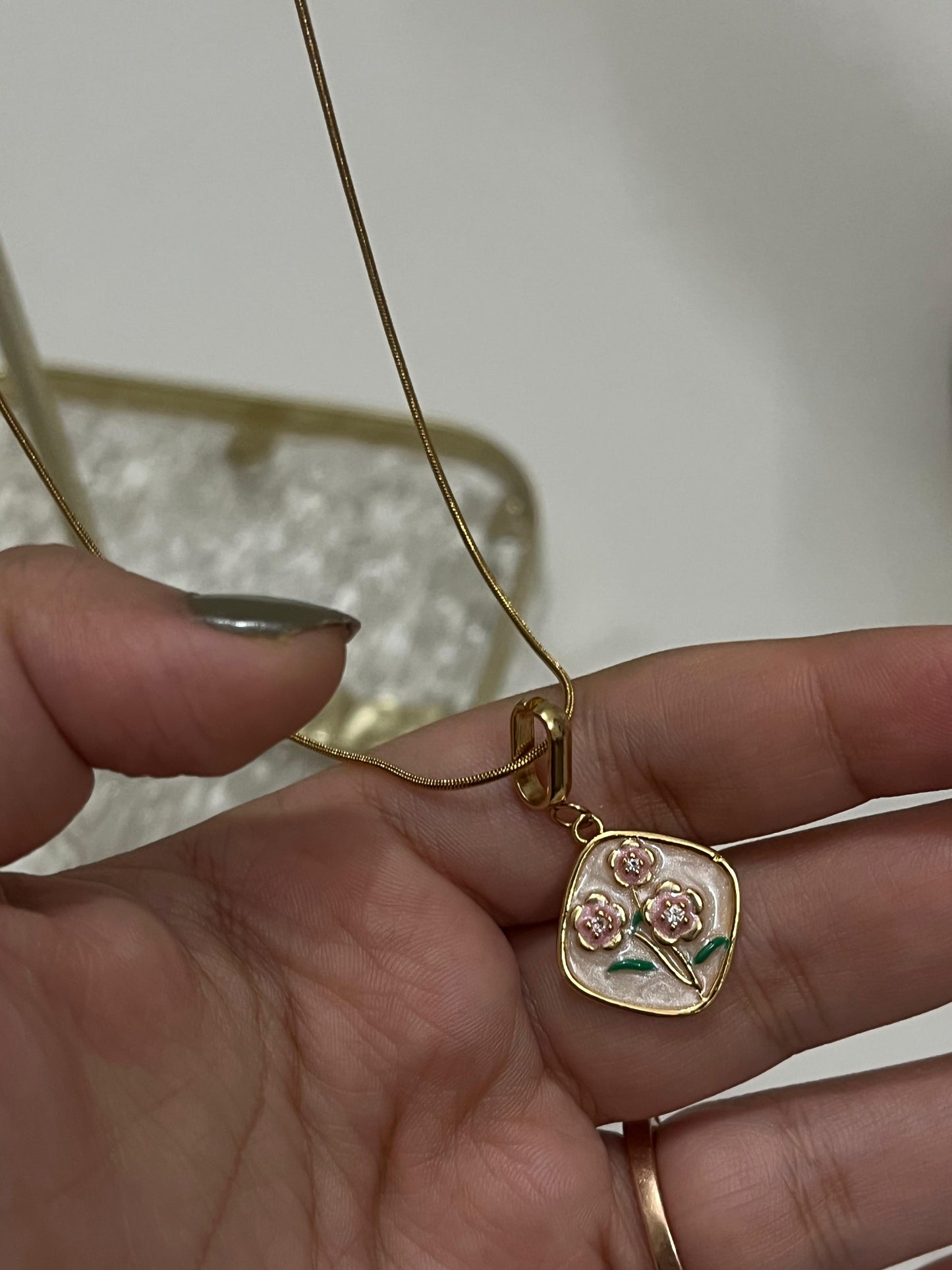 RoséWhirl Pendant🤍🌹