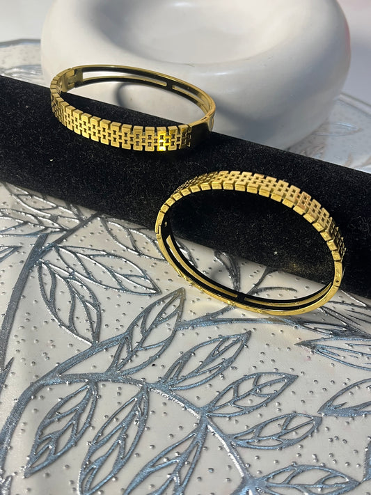 🌟 Golden Glow Grid Bangles 🌟