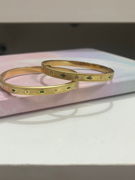 Emerald Spark Bangles🌿