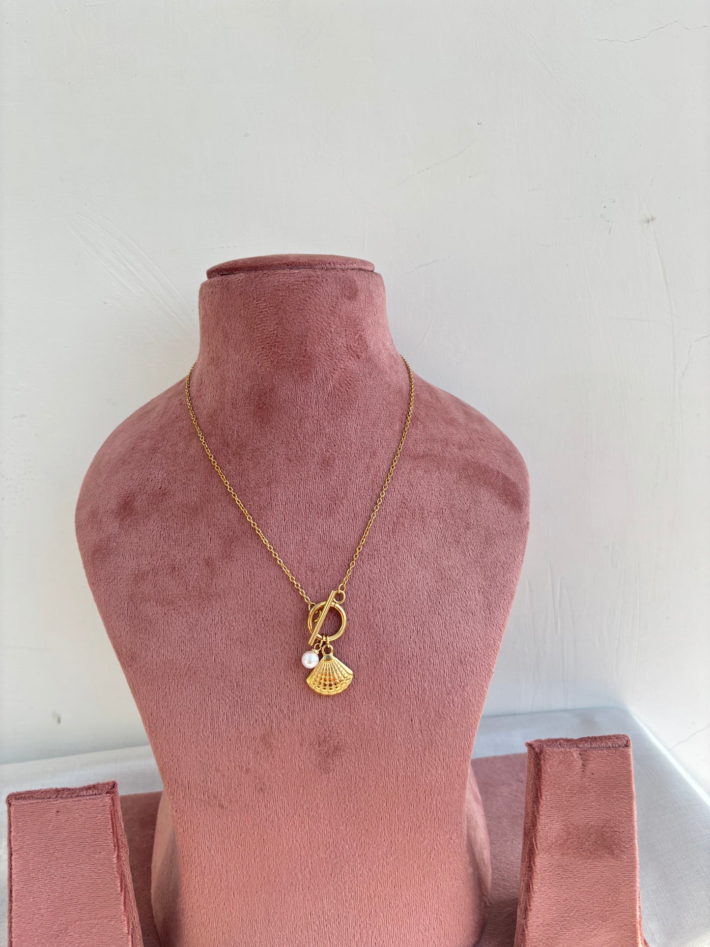 SeaShell Gleam Pendant 🐚✨