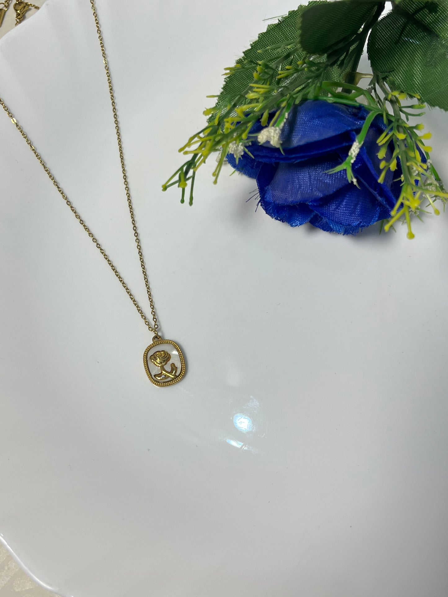 Golden Bloom pendant 🌞🌹