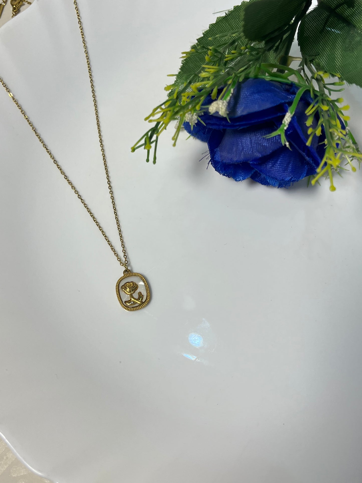 Golden Bloom pendant 🌞🌹