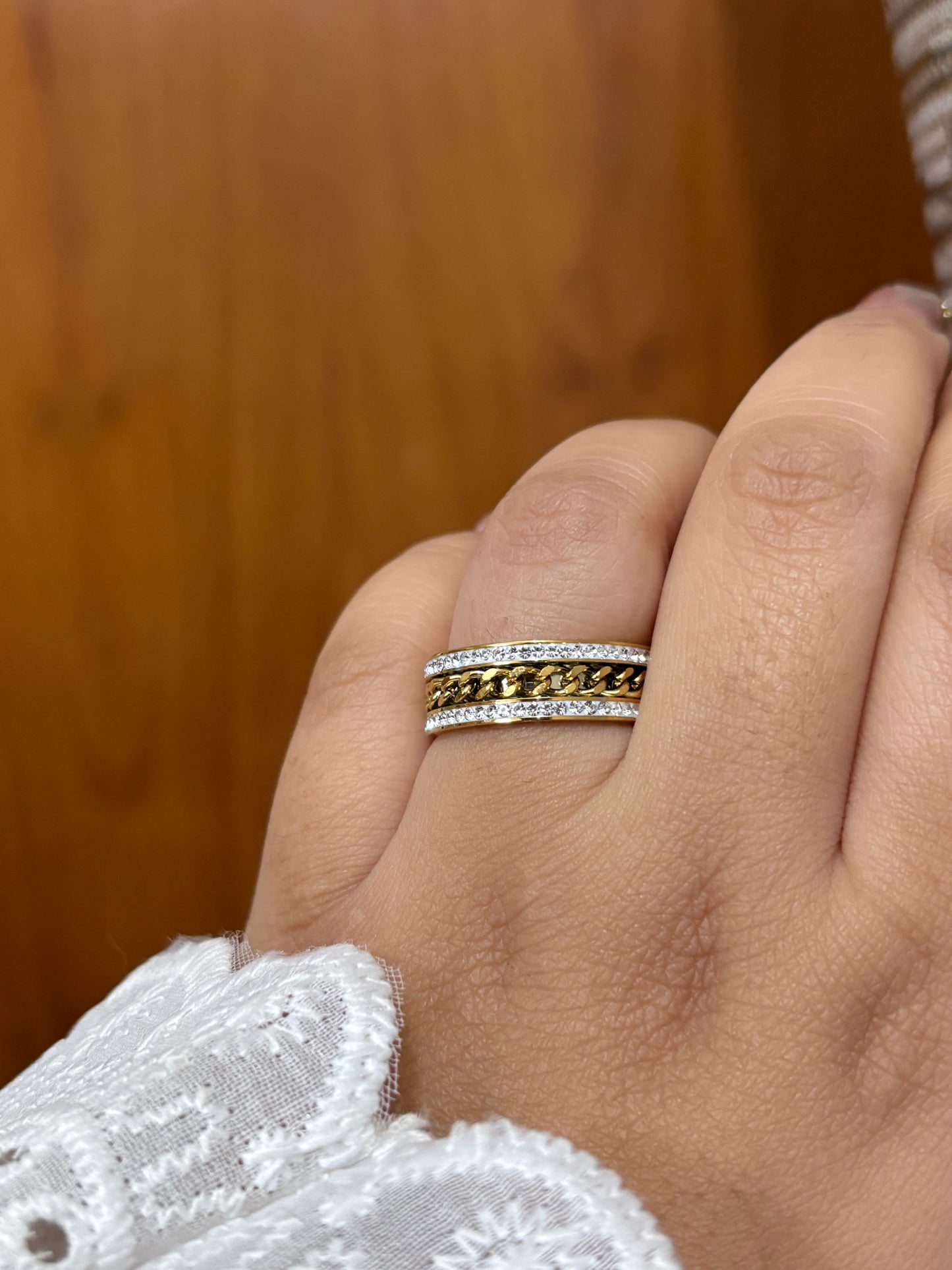 Regal Chainé Band Ring 👑💛