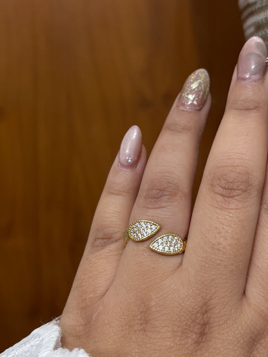 Twin Petal Spark Ring 🌸💎