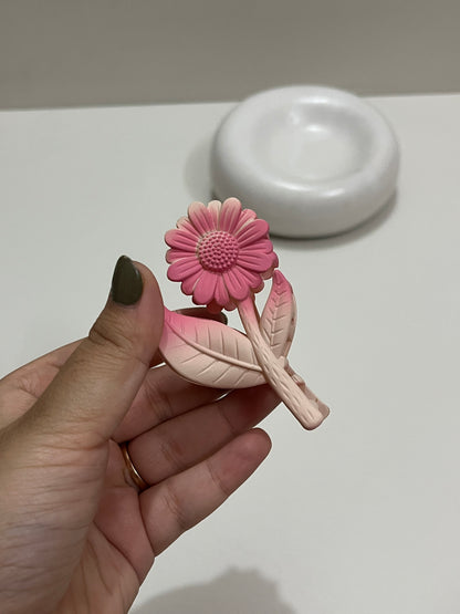 Strawberry Bloom Claw Clip🌸🍓