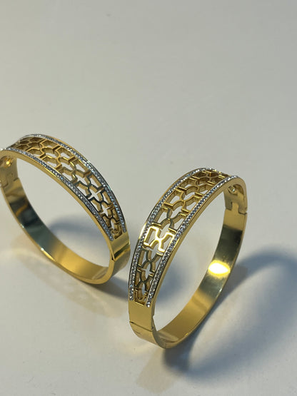 ✨ Celestial Grace Bangles(Antitarnish)