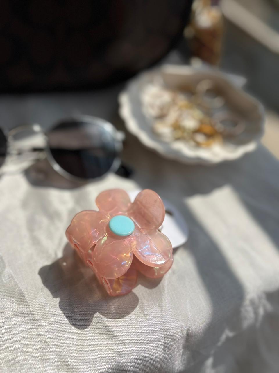 Peach Bloom Hair Claw 🌸