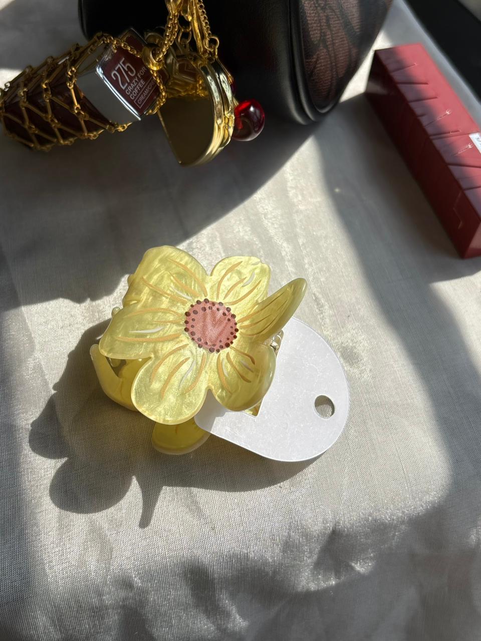 Butter Blossom Hair Claw 🌼