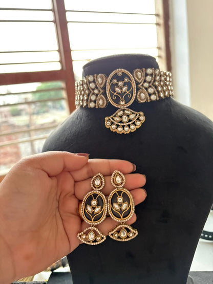 Antique Teardrop Kundan Necklace Set