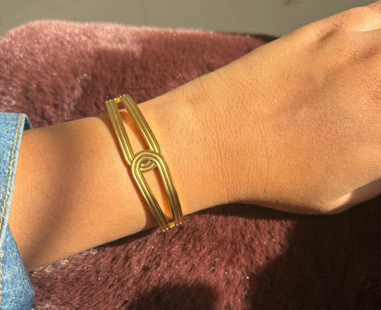 Minimal Arch Gold Cuff