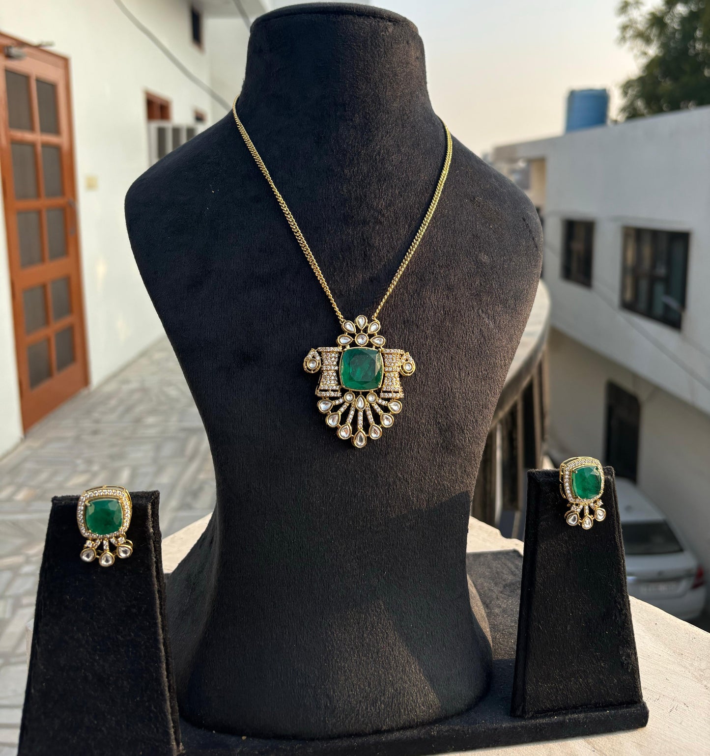 Emerald Royale Pendant Set