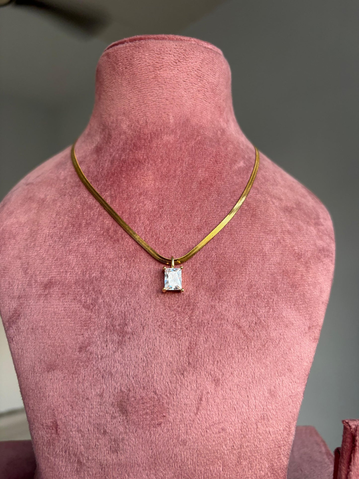 Classic Solitaire Gold Pendant