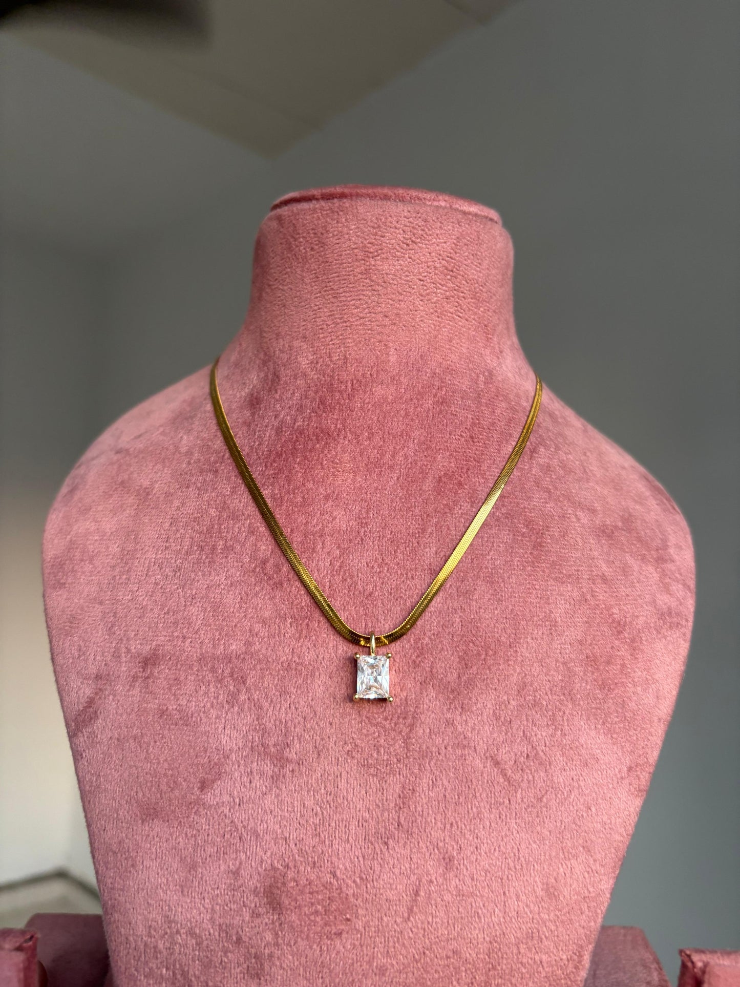 Classic Solitaire Gold Pendant