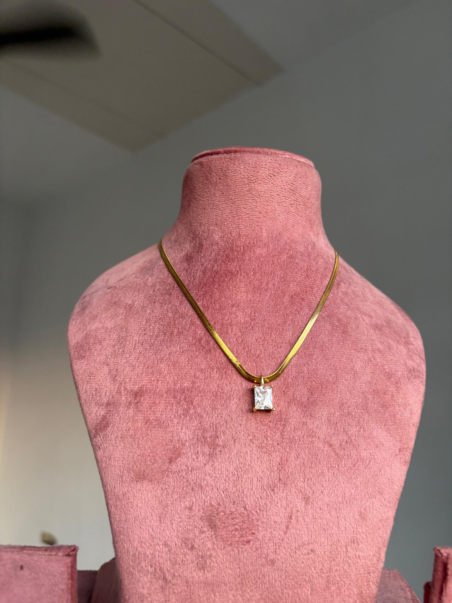 Classic Solitaire Gold Pendant