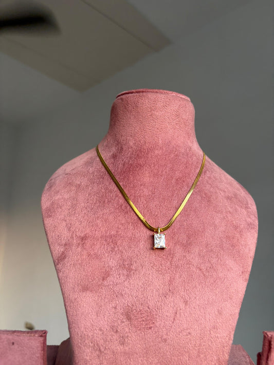Classic Solitaire Gold Pendant