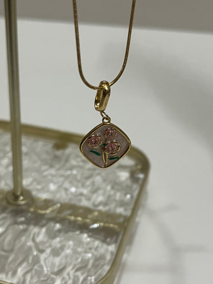 RoséWhirl Pendant🤍🌹