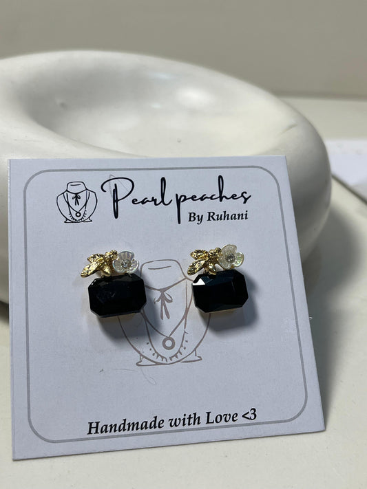 NoirBloom Earring |deep black gemstone🖤🐝