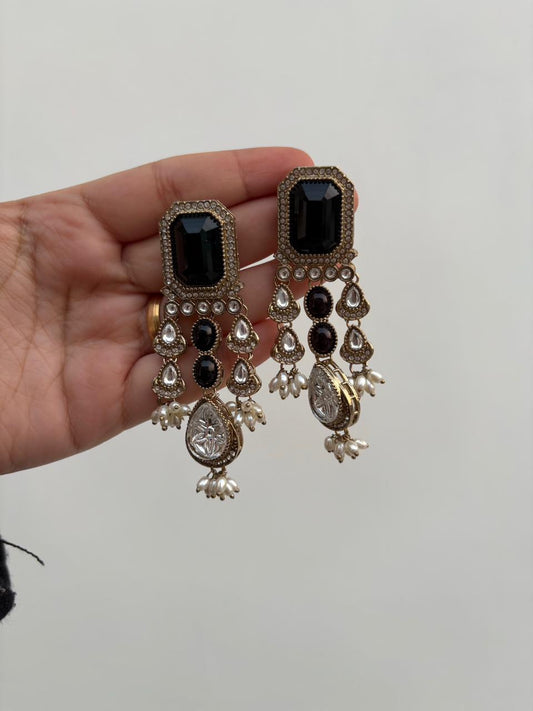 Noir Pearl Regal Danglers 🤍