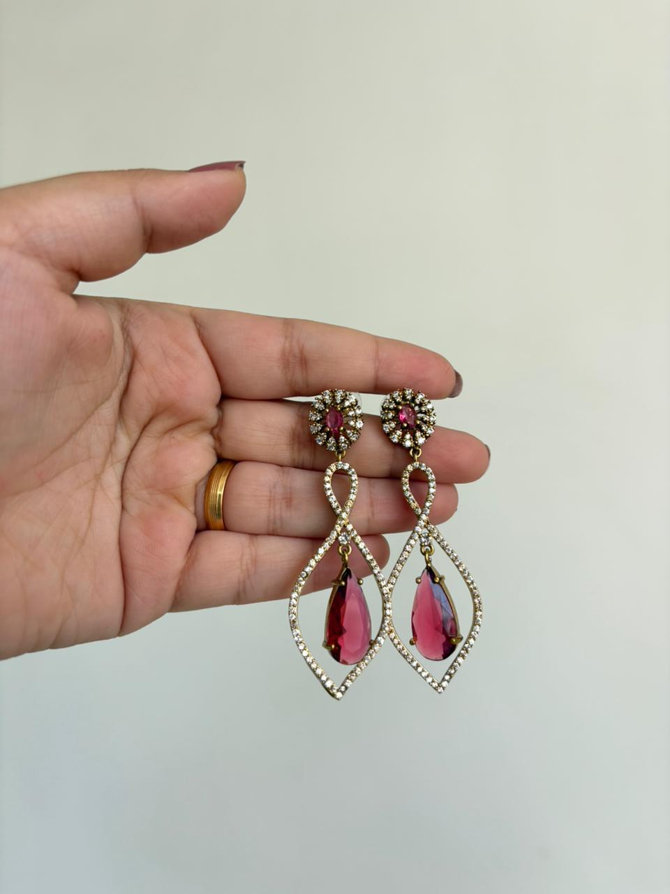 ❤️ Scarlet Elegance Teardrop Danglers 💎